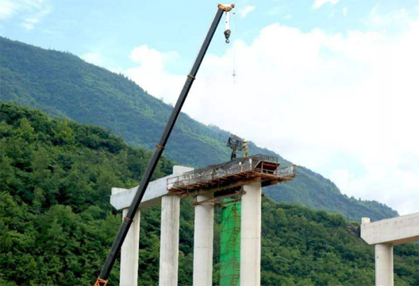 巴萬(wàn)高速公路建設(shè)中